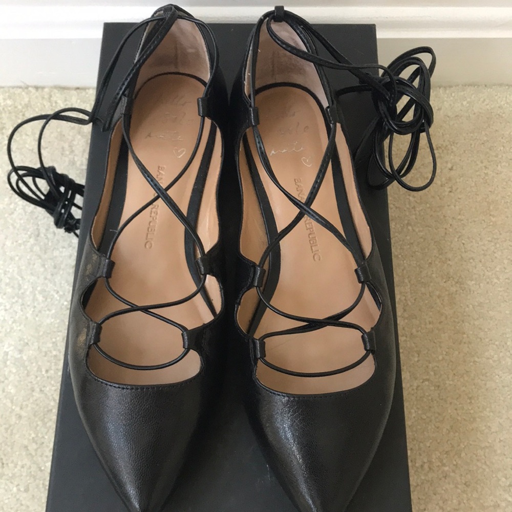 Banana Republic Allie lace-up flats black 6.5